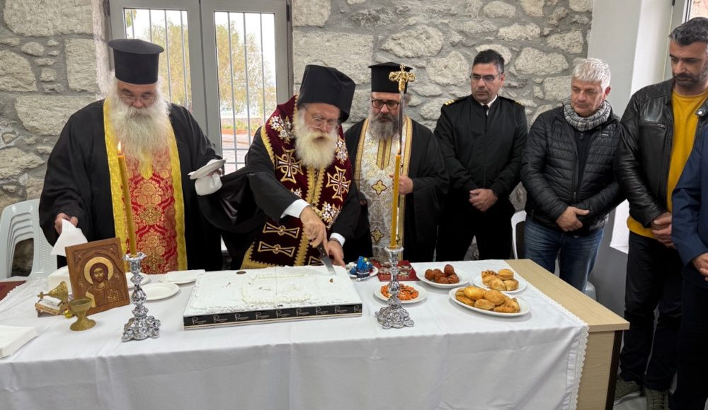 Ο-Μητροπολίτης-Κύριλλος-στην-τελετή-κοπής-της-Βασιλόπιτας-του-Λιμεναρχείου-Ιεράπετρας
