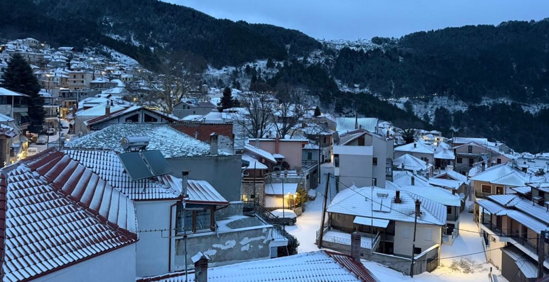 Σε-λευκό-κλοιό-η-Ελλάδα-–-Εντυπωσιακές-εικόνες-και-βίντεο-από-το-νέο-κύμα-κακοκαιρίας-με-τις-έντονες-χιονοπτώσεις,-ποιες-περιοχές-«πάγωσαν»