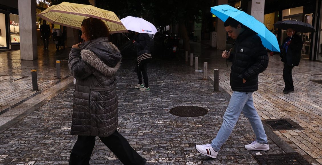 Νέο-έκτακτο-δελτίο-της-ΕΜΥ:-Μέχρι-το-βράδυ-θα-βρέχει-καταρρακτωδώς-στην-Αττική-–-Πώς-θα-κινηθεί-η-κακοκαιρία,-δείτε-live-την-πορεία-της