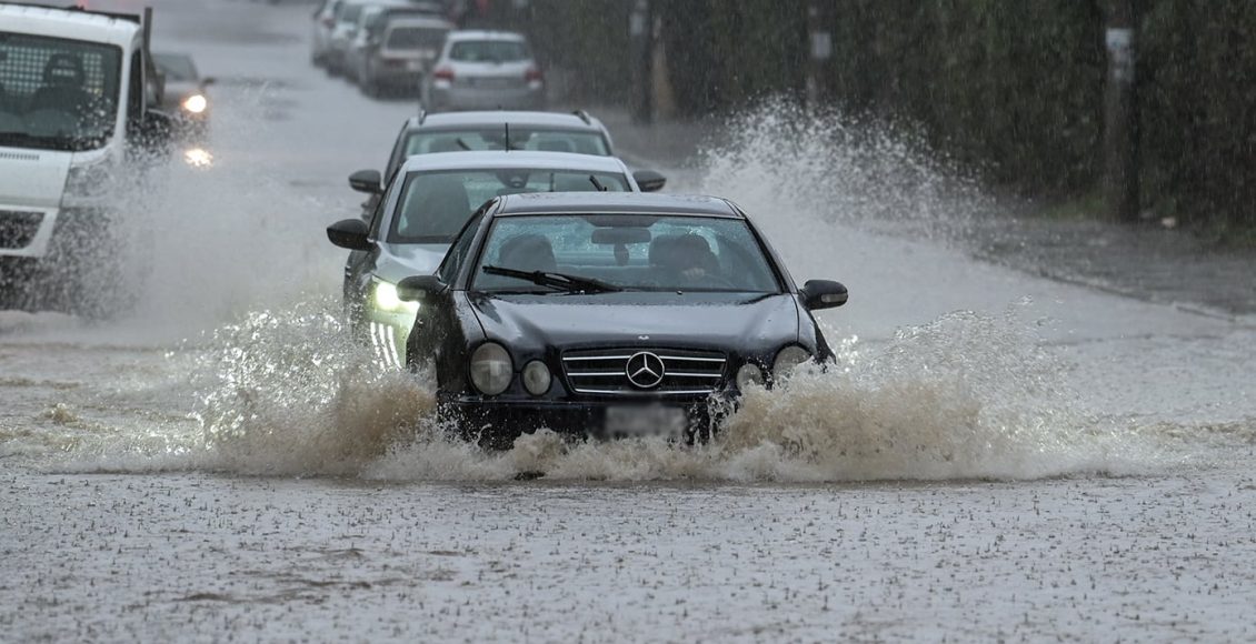 Το-καταστροφικό-πέρασμα-της-κακοκαιρίας:-Δύο-νεκροί,-ζημιές-και-προβλήματα-ιδιαίτερα-στην-Αττική,-910-κλήσεις-στην-Πυροσβεστική