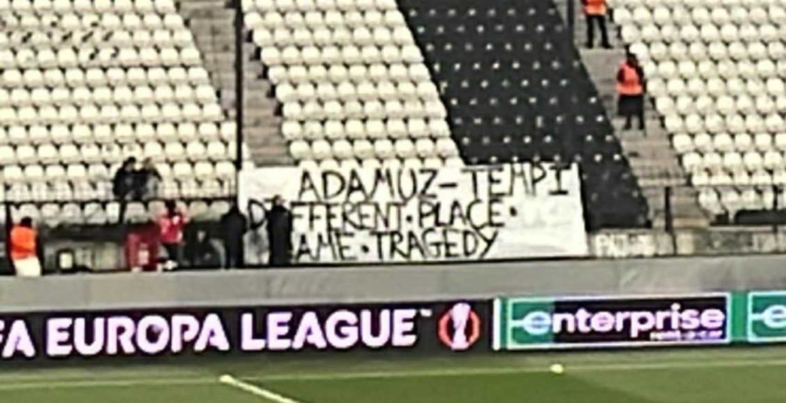 ΠΑΟΚ-–-Μπέτις:-Το-πανό-για-τις-τραγωδίες-σε-Αδαμούθ,-Τέμπη-και-τα-συγχαρητήρια-των-Ισπανών