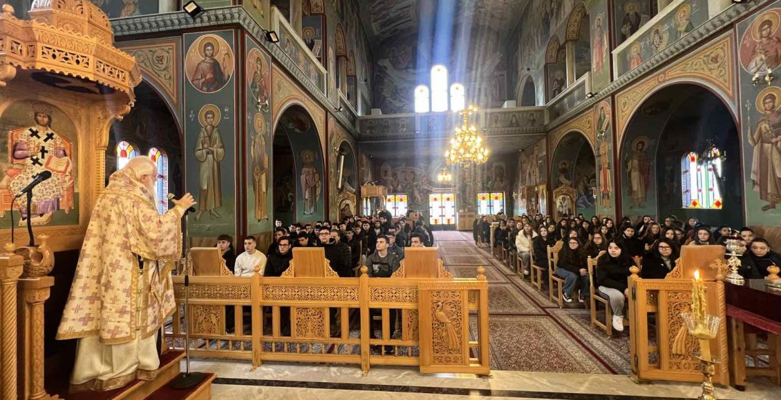 Υποδειγματική-Θεία-Λειτουργία-στον-Άγιο-Νεκτάριο-Νέας-Ιωνίας-Βόλου