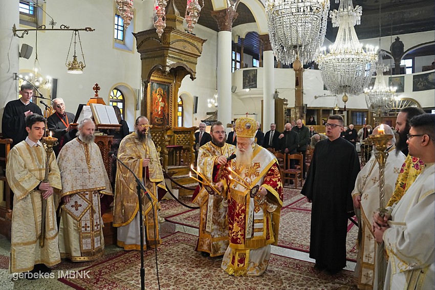 Αρχιερατική-Θεία-Λειτουργία-στον-Ιερό-Ναό-Κοιμήσεως-της-Θεοτόκου-Ναούσης