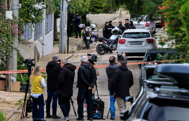 «Σκότωσα-την-μητέρα-και-τον-πατέρα-μου.-Θα-σκοτώσω-και-τα-αδέρφια-μου-αν-με-αφήσετε-ελέυθερο»,-είπε-ο-πατροκτόνος-στην-Γλυφάδα: