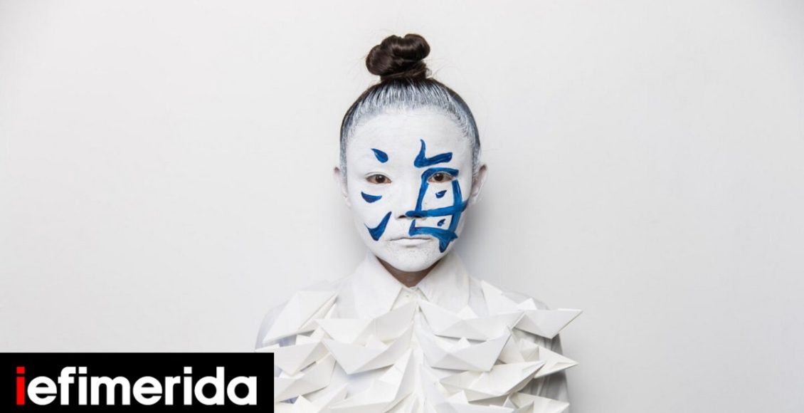 Στην-Αθήνα-η-περφόρμερ-από-την-Κίνα-xie-rong:-Εκλεκτή-της-Γιόκο-Ονο,-δημιουργεί-έργα-τέχνης-με-το-σώμα-της