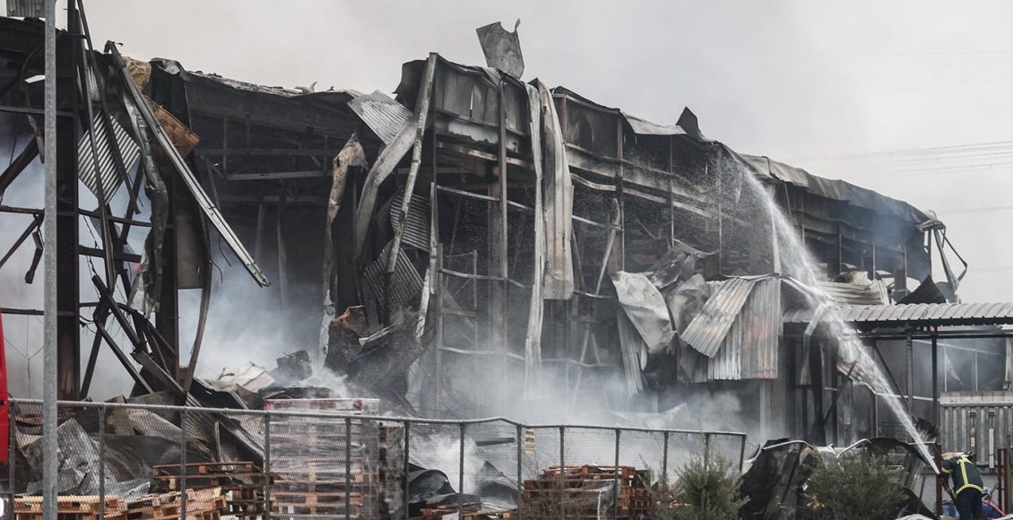 Σοκ-στην-κοινωνία-των-Τρικάλων-από-την-τραγωδία-στο-εργοστάσιο-της-«Βιολάντα»-–-Τέσσερις-νεκρές-εργαζόμενες,-αγνοείται-μία-ακόμη
