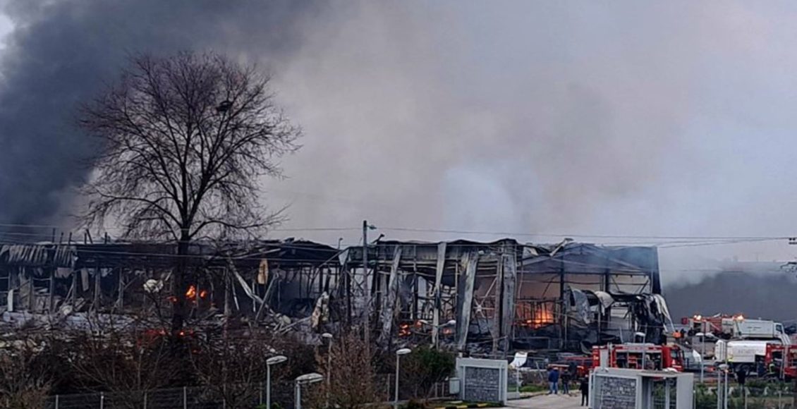 Προσπάθειες-για-εντοπισμό-και-του-5ου-ατόμου-που-αγνοείται-στην-μπισκοτοβιομηχανία-στα-Τρίκαλα