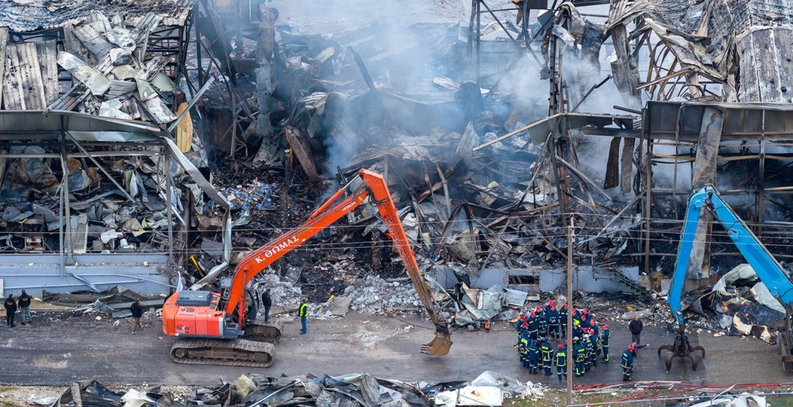 Εντοπίστηκε-η-σορός-της-πέμπτης-γυναίκας-που-αγνοούνταν-μετά-την-πυρκαγιά-στην-μπισκοτοβιομηχανία-στα-Τρίκαλα