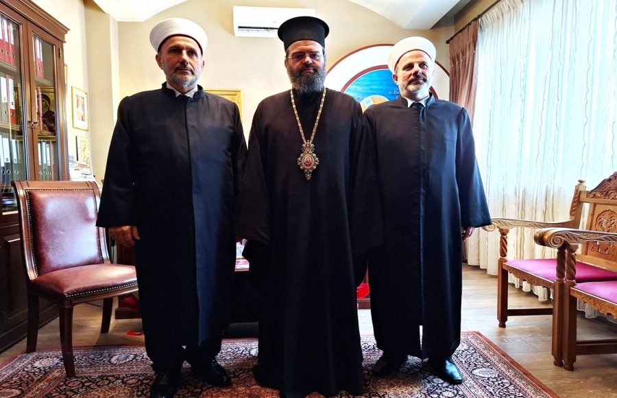 Εθιμοτυπική-επίσκεψη-του-Τοποτηρητή-Μουφτή-Κομοτηνής-και-του-νέου-Μουφτή-Διδυμοτείχου-στον-Μητροπολίτη-Μαρωνείας