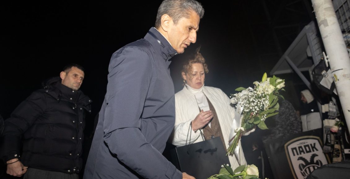 ΠΑΟΚ:-Λουτσέσκου,-Βιεϊρίνια-και-παίκτες-τιμούν-τη-μνήμη-των-οπαδών-που-σκοτώθηκαν-στη-Ρουμανία