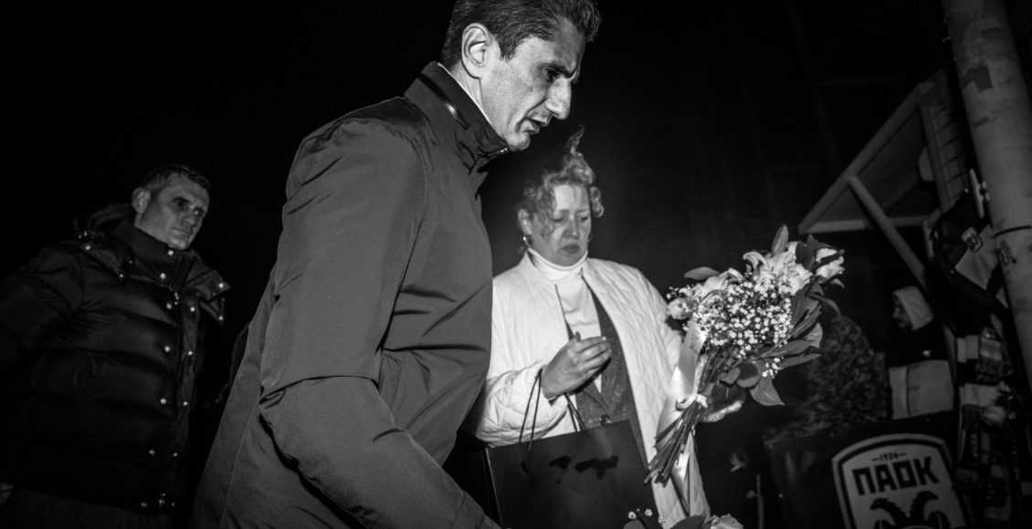 Συγκλονίζει-το-αντίο-των-παικτών-του-ΠΑΟΚ-στους-7-οπαδούς-που-έχασαν-τη-ζωή-τους-στη-Ρουμανία