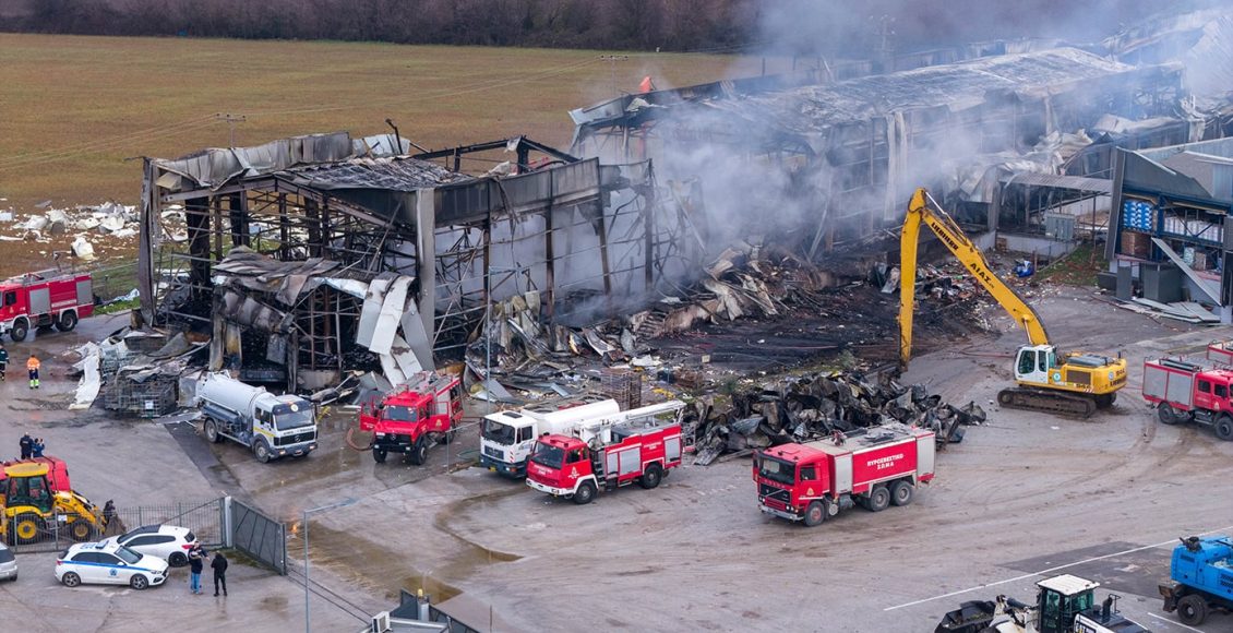 Πυροσβεστική-για-την-έκρηξη-στο-εργοστάσιο-της-«Βιολάντα»:-«Πολύμηνη-διαρροή-στο-έδαφος-με-υψηλές-συγκεντρώσεις-προπανίου»