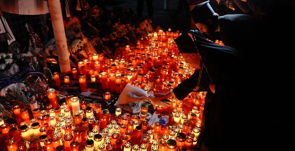 Ο-Οικουμενικός-Πατριάρχης-στο-Γήπεδο-του-ΠΑΟk-–-Συγκινημένος-άφησε-επτά-λευκά-τριαντάφυλλα-στη-μνήμη-των-φιλάθλων-του-τροχαίου-δυστυχήματος