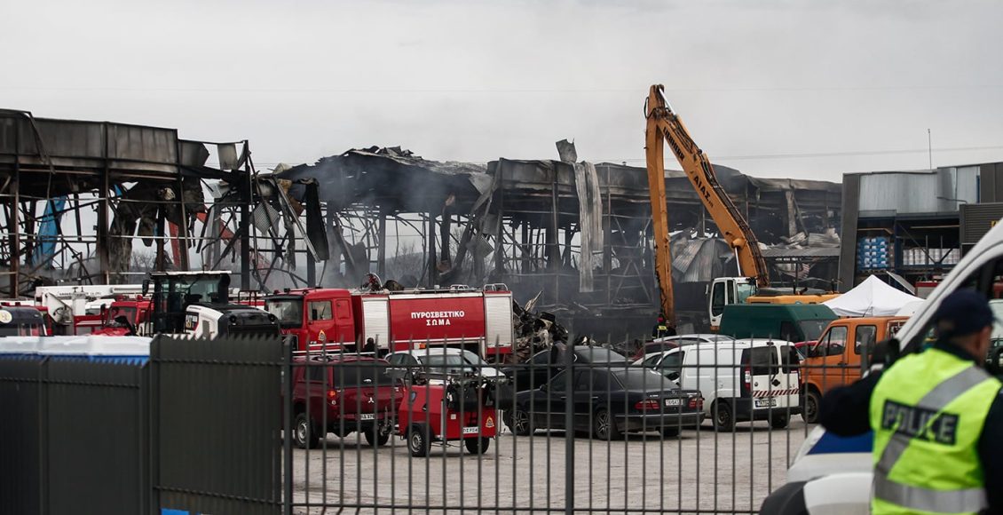 Παρέμβαση-του-Ρουβίκωνα-στο-σπίτι-του-ιδιοκτήτη-της-μπισκοτοβιομηχανίας-«Βιολάντα»-στα-Τρίκαλα