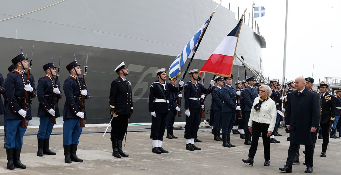 Συνάντηση-Δένδια-με-την-υπουργό-Ενόπλων-Δυνάμεων-της-Γαλλίας-στη-φρεγάτα-«Κίμων»