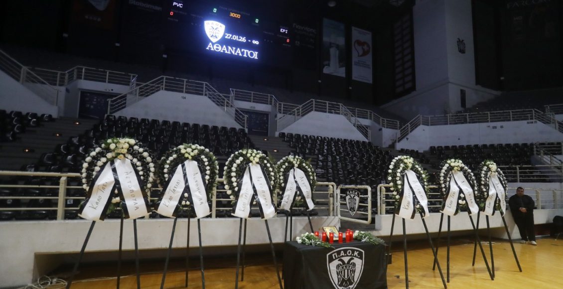 Συγκίνηση-στο-ΠΑΟΚ-–-Χόροντοκ:-Τα-7-στεφάνια-στο-ματς-του-challenge-cup-για-τους-αδικοχαμένους-οπαδούς