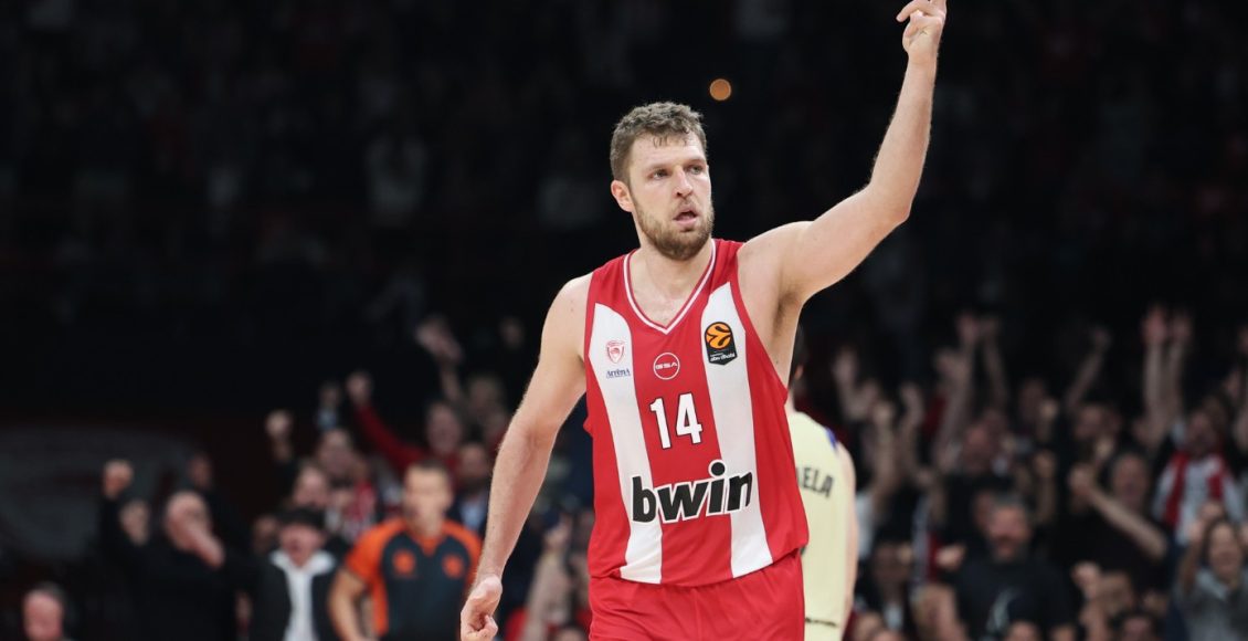 Ολυμπιακός-–-Μπαρτσελόνα-87-75:-Συνεχίζει-ακάθεκτος-με-5η-σερί-νίκη