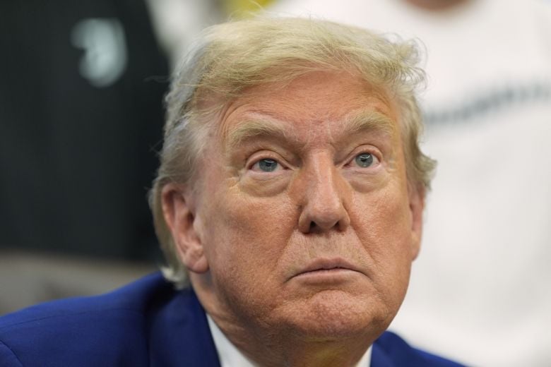 Ο-Τραμπ-«ελπίζει-ότι-δεν-θα-χρειαστεί»-να-διατάξει-πλήγματα-στο-Ιράν-–-aπειλεί-με-επιπρόσθετους-δασμούς-κάθε-χώρα-που-πουλάει-πετρέλαιο-στην-Κούβα