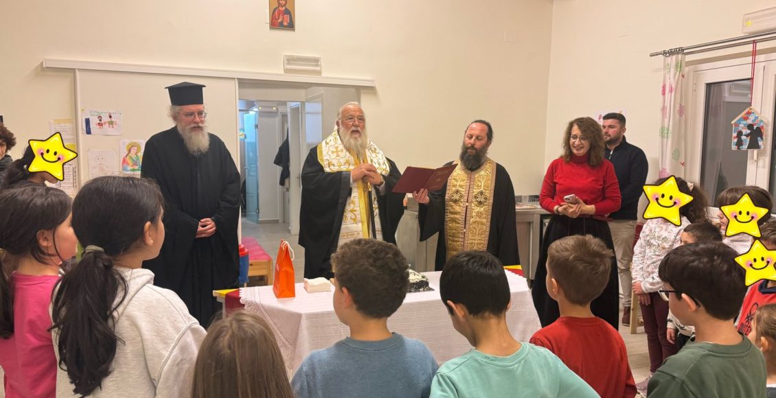 Ο-Μητροπολίτης-Κερκύρας-κοντά-στα-παιδιά