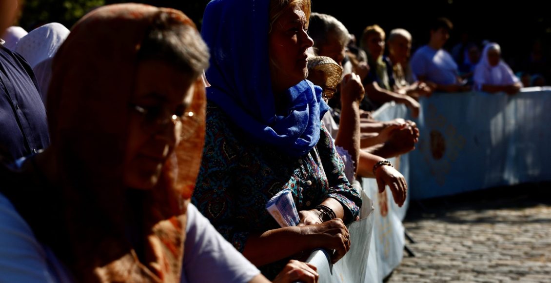 ΕΡΕΥΝΑ:-Η-Εκκλησία-πρώτη-στην-εμπιστοσύνη-των-Ρουμάνων