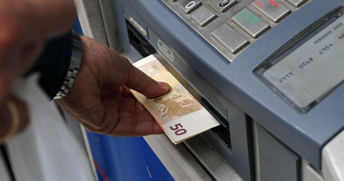 Συνελήφθη-42χρονος-που-επιχείρησε-να-κάνει-αναλήψεις-μετρητών-με-κάρτες-«κλώνους»