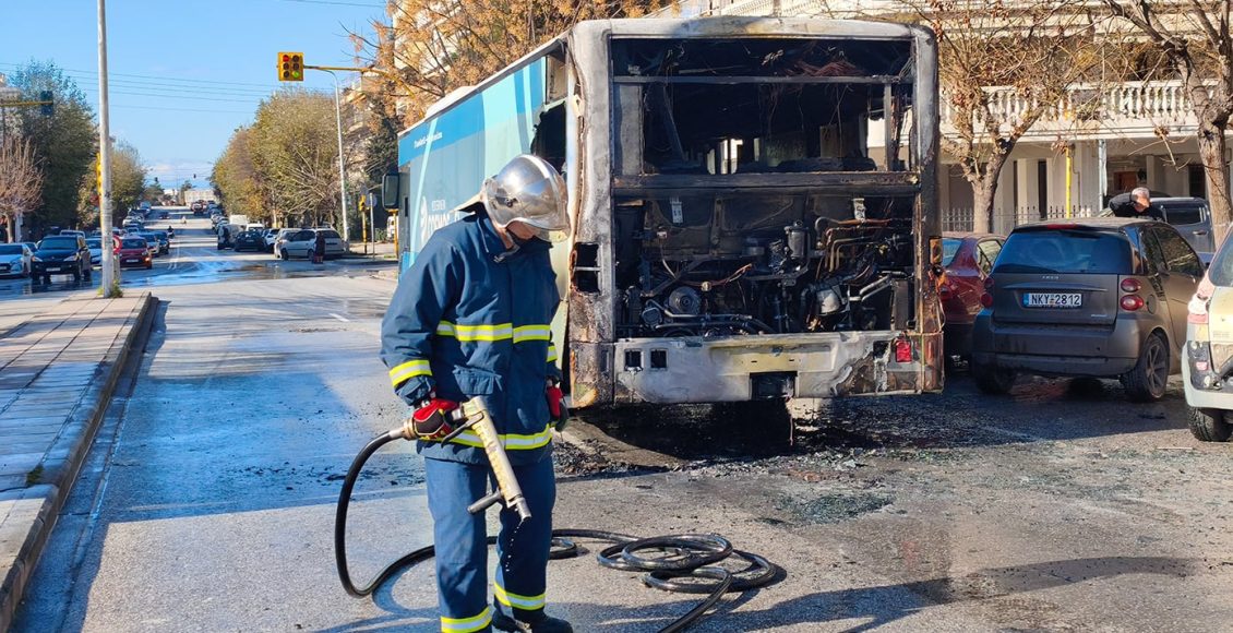 Στις-φλόγες-τυλίχθηκε-αστικό-λεωφορείο-στην-ανατολική-Θεσσαλονίκη