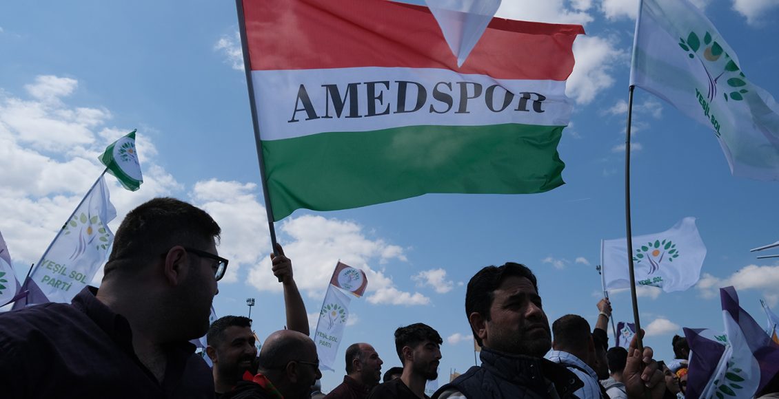 Ποδοσφαιρική-ομάδα-τιμωρήθηκε-για-φιλοκουρδική-«προπαγάνδα»