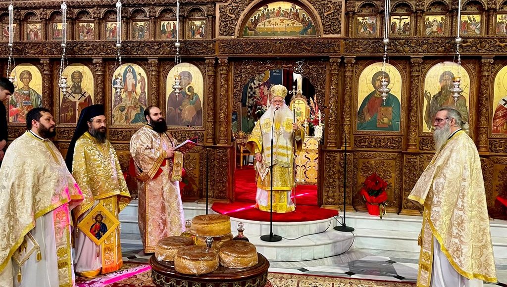 Δημητριάδος-Ιγνάτιος:-«Η-αληθινή-παιδεία-ενώνει-τη-γνώση-με-την-πίστη»-–-Τιμήθηκε-η-μνήμη-των-Αγίων-Τριών-Ιεραρχών