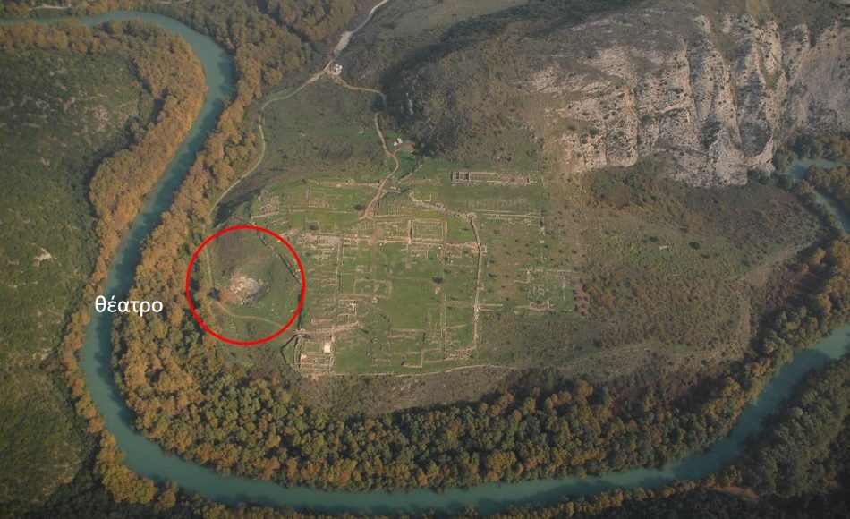 Σε-εξέλιξη-η-αναστήλωση-του-σκηνικού-οικοδομήματος-του-αρχαίου-θεάτρου-Γιτάνων,-στη-Θεσπρωτία