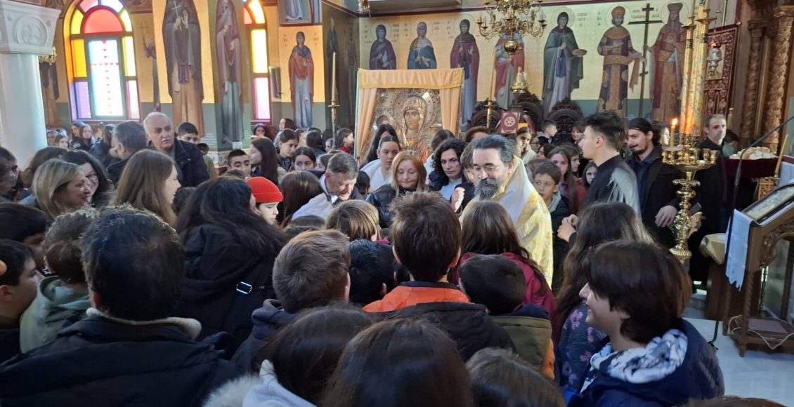 Η-εορτή-των-Αγίων-Τριών-Ιεραρχών-σε-Ιερούς-Ναούς-και-σχολεία-της-Καστοριάς