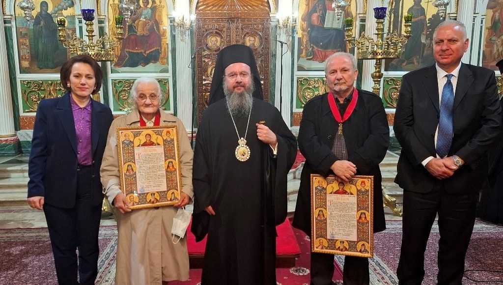 Τιμητικές-διακρίσεις-σε-συνταξιούχους-εκπαιδευτικούς-από-την-Ιερά-Μητρόπολη-Αιτωλίας-και-Ακαρνανίας