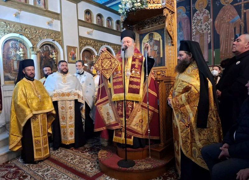 Ο-Μητροπολίτης-Χαλκίδος-στον-πανηγυρίζοντα-Ιερό-Ναό-Αγίου-Τρύφωνος-Πολιούχου-Νέας-Λαμψάκου