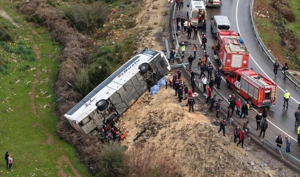Τουρκία:-Οκτώ-νεκροί-και-26-τραυματίες-σε-δυστύχημα-με-λεωφορείο-στην-Αττάλεια