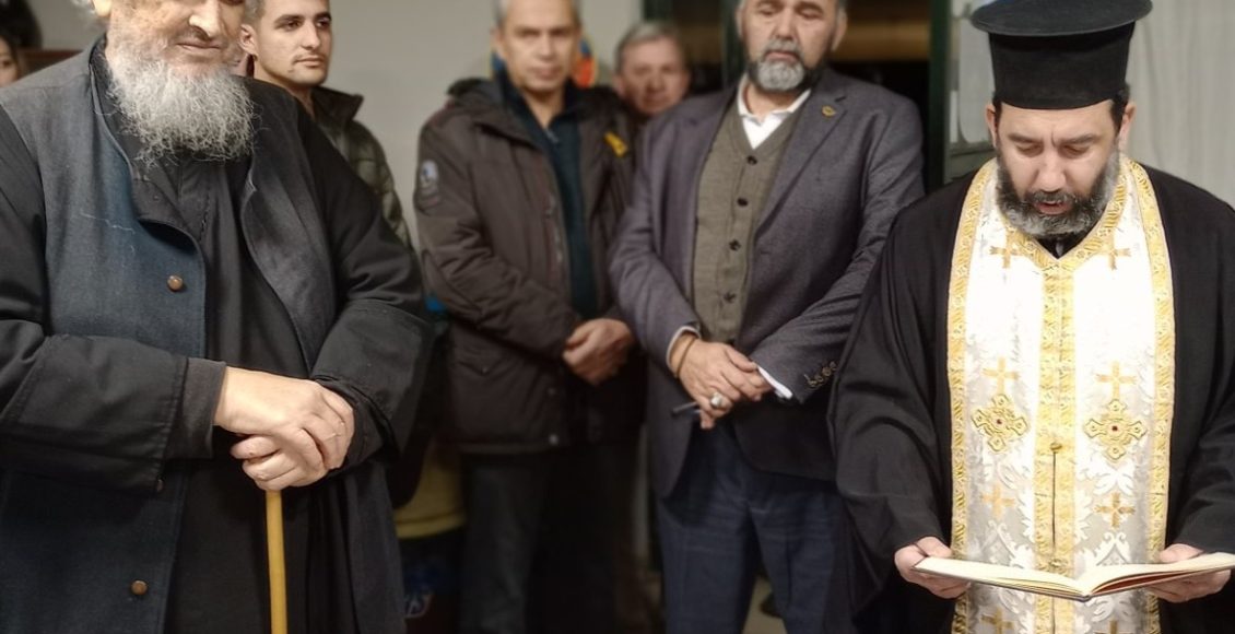 Ο-Πρόεδρος-του-Συλλόγου-Ιεροψαλτών-Τρικάλων-στην-κοπή-της-Βασιλόπιτας-του-Πολιτιστικού-Συλλόγου-Μέλισσας-Καρδίτσας