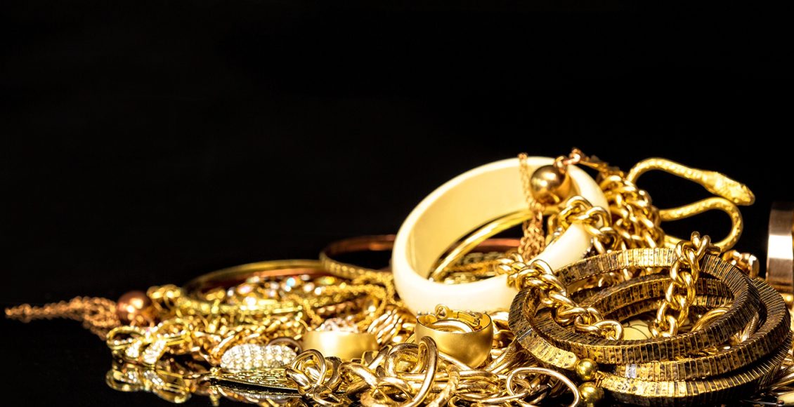 Κινηματογραφική-ληστεία-στην-Κατερίνη-με-λεία-κοσμήματα-αξίας-300.000-ευρώ-–-Έκλεψαν-και-το-αυτοκίνητο-του-θύματος