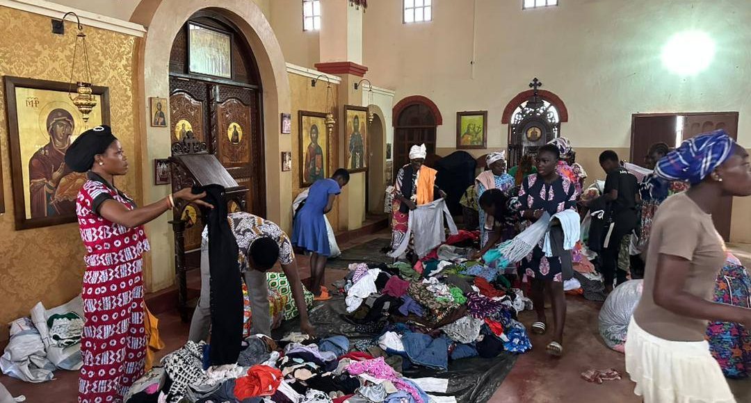 Φιλανθρωπική-διανομή-ρούχων-και-υποδημάτων-από-την-Ιερά-Μητρόπολη-Άκκρας