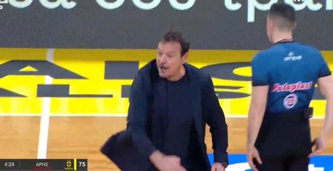 Άρης-–-Παναθηναϊκός:-Αποβλήθηκε-ο-έξαλλος-Αταμάν,-μπήκε-στο-παρκέ-διαμαρτυρόμενος