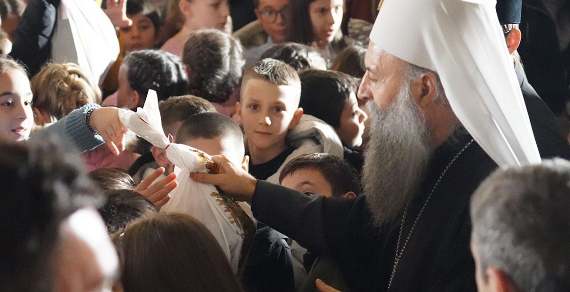 Προτροπές-και-δώρα-σε-χιλιάδες-μαθητές-από-τον-Πατριάρχη-Σερβίας
