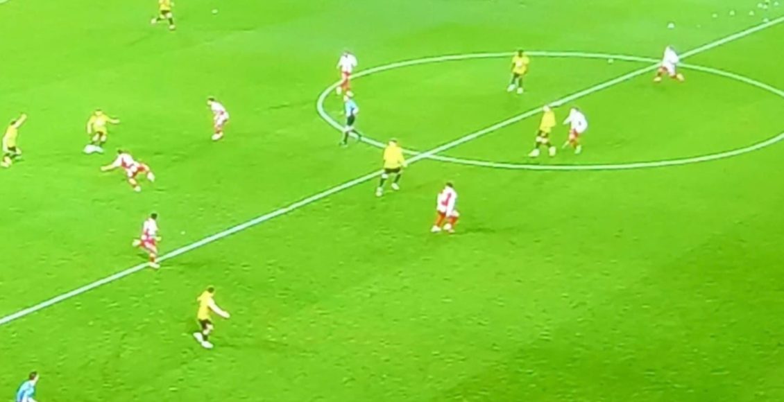 Ολυμπιακός:-Φωνάζει-για-οφσάιντ-πριν-το-κόρνερ-που-οδήγησε-στο-γκολ-της-ΑΕΚ