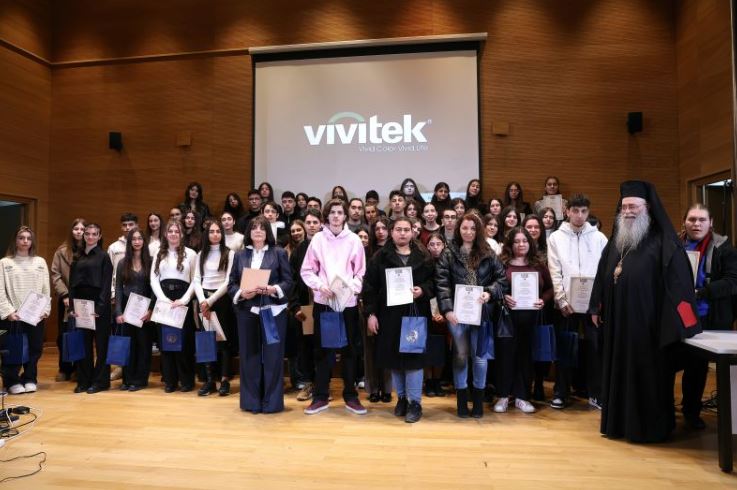 Εκδήλωση-προς-τιμήν-των-Τριών-Ιεραρχών-και-βράβευση-αριστούχων-μαθητών-Μητροπόλεως-Δράμας