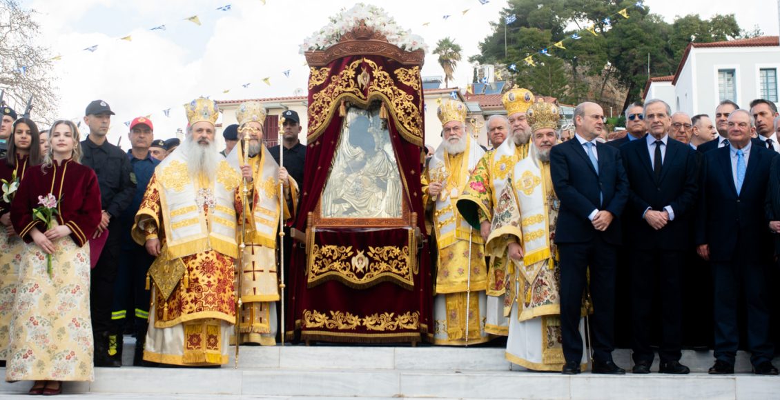 Λαοθάλασσα-πιστών-στην-εορτή-της-Παναγίας-της-«Υπαπαντής»-στην-Καλαμάτα