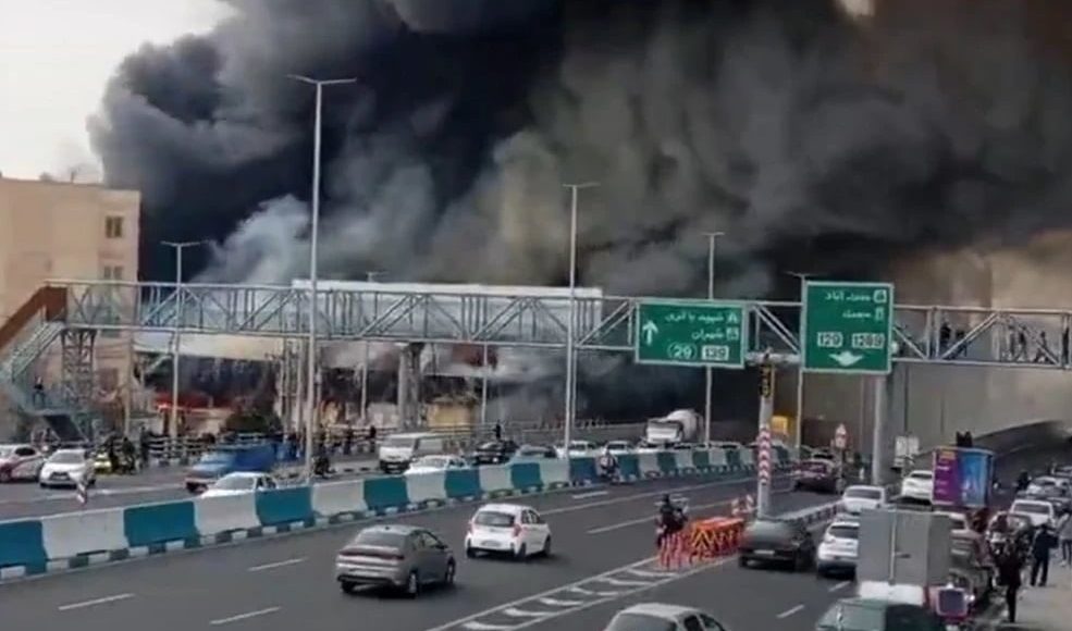 Μεγάλη-φωτιά-σε-εμπορικό-κέντρο-της-Τεχεράνης