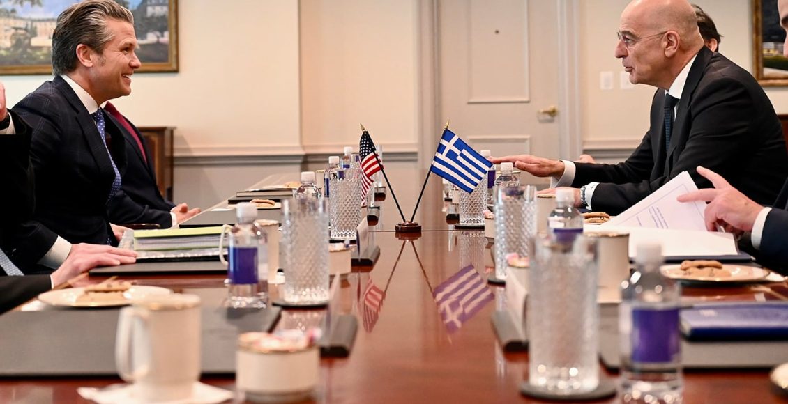 Δένδιας-μετά-τη-συνάντηση-με-τον-υπουργό-Πολέμου-των-ΗΠΑ:-Η-Ελλάδα-με-την-«Ατζέντα-2030»-μεταρρυθμίζει-τις-Ένοπλες-Δυνάμεις-για-να-αντιμετωπίσει-τις-στρατηγικές-προκλήσεις-της-εποχής