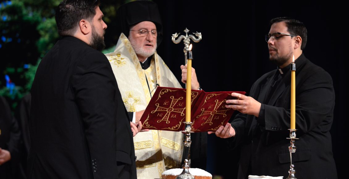 Ο-Αρχιεπίσκοπος-Αμερικής-ευλόγησε-τη-Βασιλόπιτα-στη-Θεολογική-Σχολή-Τιμίου-Σταυρού-Βοστώνης