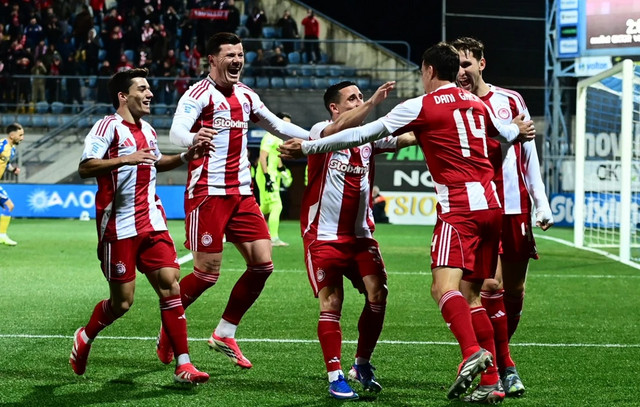 Ολυμπιακός:-Η-πίεση-του-χρόνου,-οι-αποχωρήσεις-και-το-βλέμμα-σε-δυο-περιπτώσεις