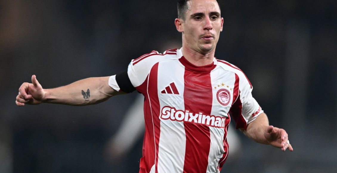 ΑΕΚ:-Κατήγγειλε-τον-Ποντένσε-για-ρίψη-ομπρέλας-στην-εξέδρα