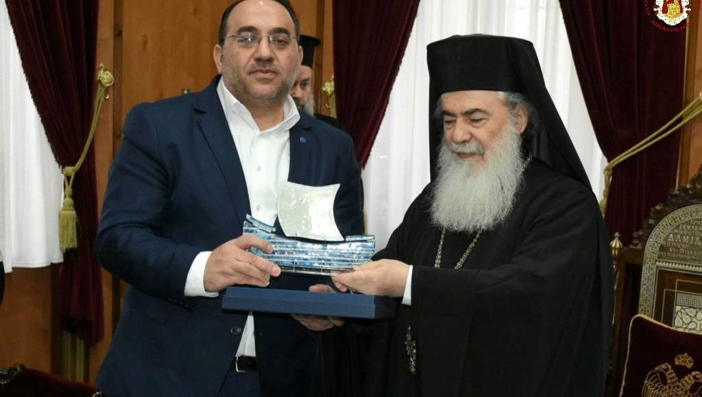 Στον-Πατριάρχη-Ιεροσολύμων-ο-Υφυπουργός-Τουρισμού-της-Κυπριακής-Δημοκρατίας,-Κωνσταντίνος-Κούμης