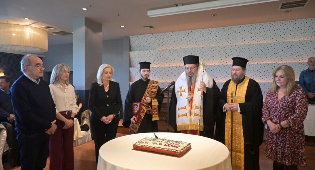 Ο-Λαρίσης-Ιερώνυμος-ευλόγησε-τη-Βασιλόπιτα-της-Αποκεντρωμένης-Διοίκησης-Θεσσαλίας-–-Στερεάς-Ελλάδας