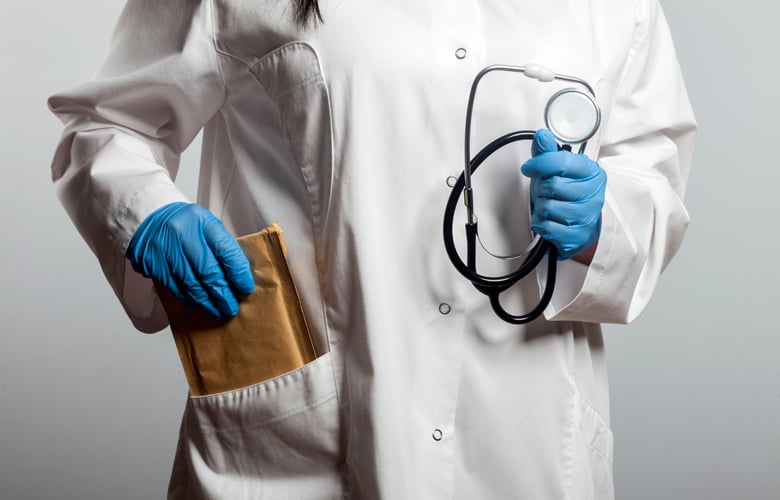 Σε-ποινή-φυλάκισης-τριών-ετών-και-χρηματική-ποινή-30.000-ευρώ-καταδικάστηκε-ο-πρώην-διευθυντής-καρδιοχειρουργικής-του-Ιπποκράτειου