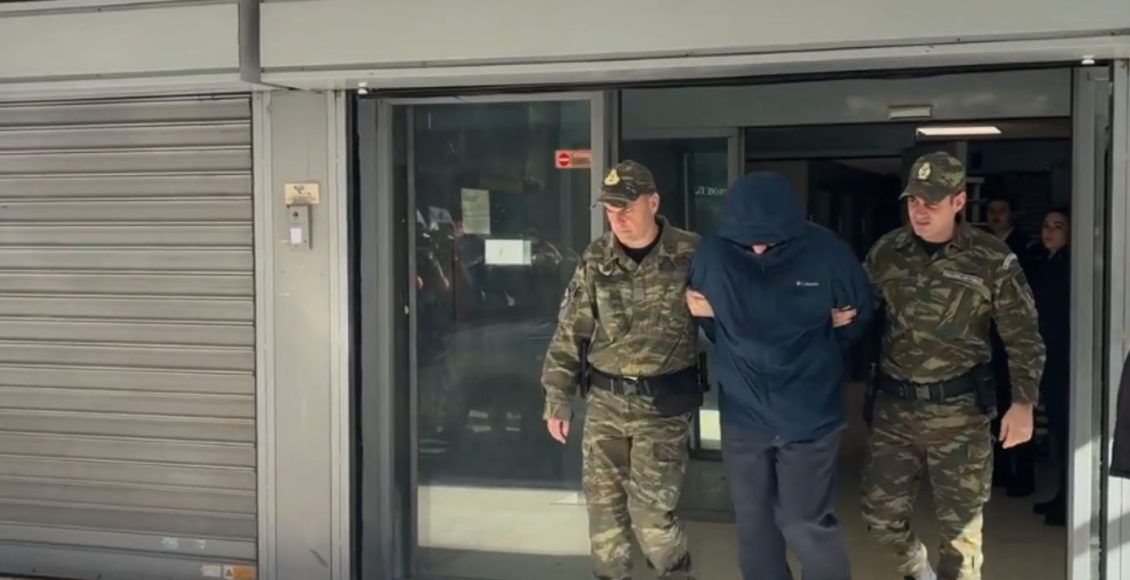 Προθεσμία-για-την-Τρίτη-έλαβε-ο-σμήναρχος-που-κατηγορείται-για-κατασκοπεία-–-Αποχώρησε-από-το-κτίριο-του-Αεροδικείου,-δείτε-βίντεο